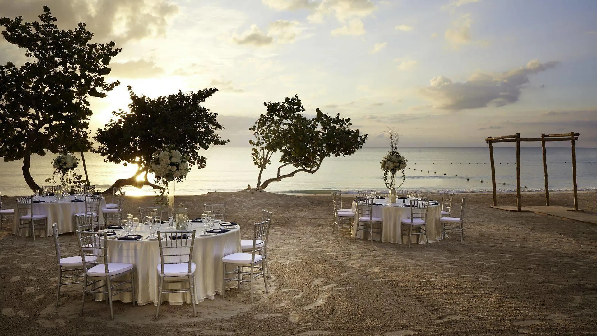 Seashore Bay Beach Resort ネグリル 4*,
