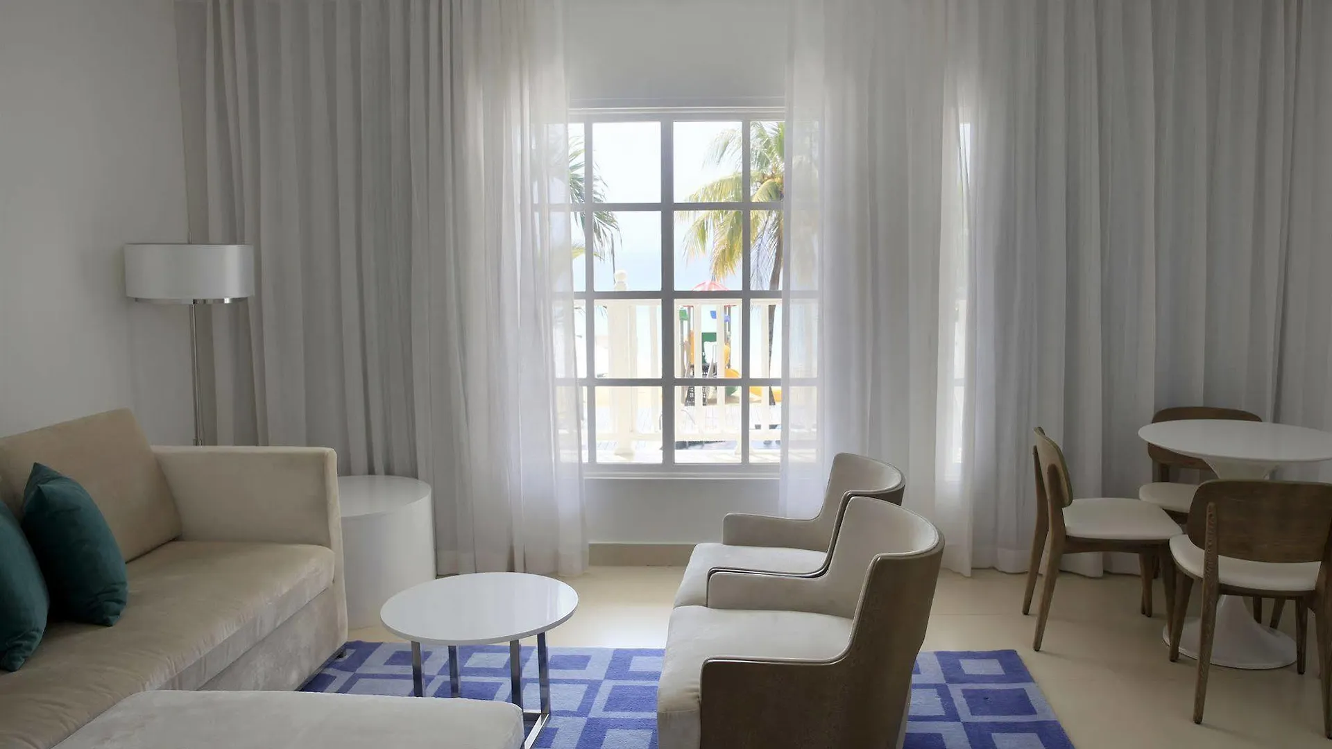 Seashore Bay Beach Resort ネグリル ホテル