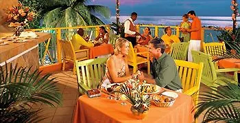 ホテル Seashore Bay Beach Resort ネグリル